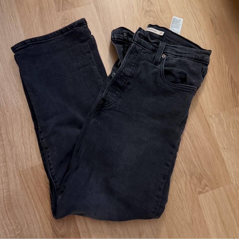 Levi’s Ribcage Straight Button Closure